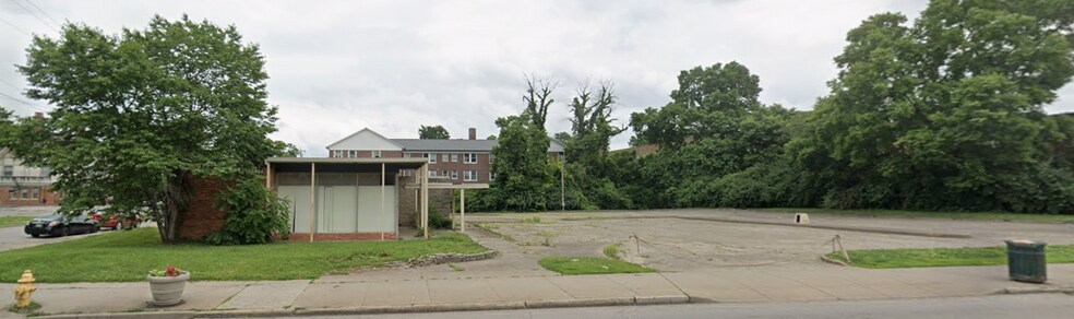 3770 Reading Rd, Cincinnati, OH à vendre - Photo du bâtiment - Image 3 de 5