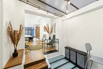Office in Paris for lease Interior Photo- Image 2 of 8