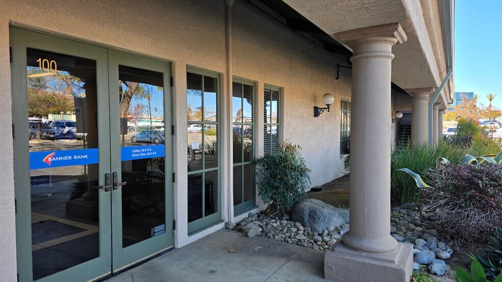 41530 Enterprise Cir S, Temecula, CA à vendre - Photo du bâtiment - Image 3 de 21