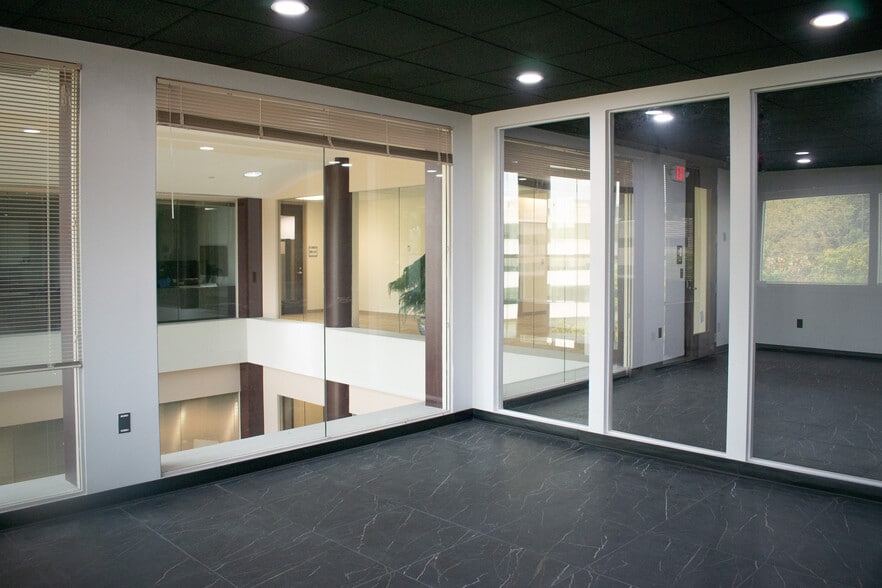 2000 Corporate Dr, Wexford, PA for lease - Building Photo - Image 2 of 8