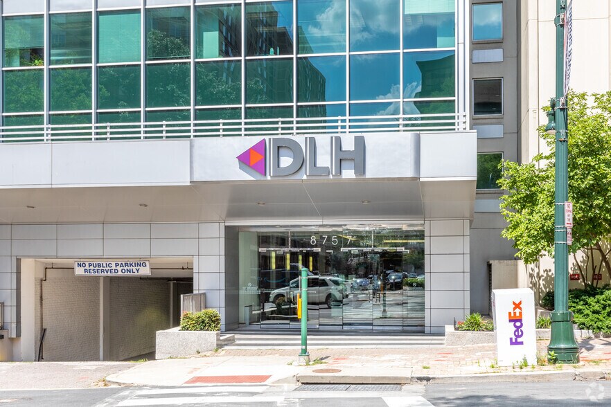 8757 Georgia Ave, Silver Spring, MD à louer - Photo du bâtiment - Image 2 de 2