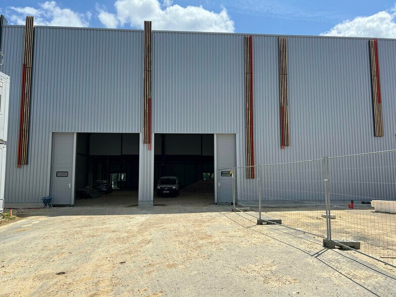 2 Avenue Du Noyer À La Malice, Louvres à vendre - Photo du bâtiment - Image 3 de 13