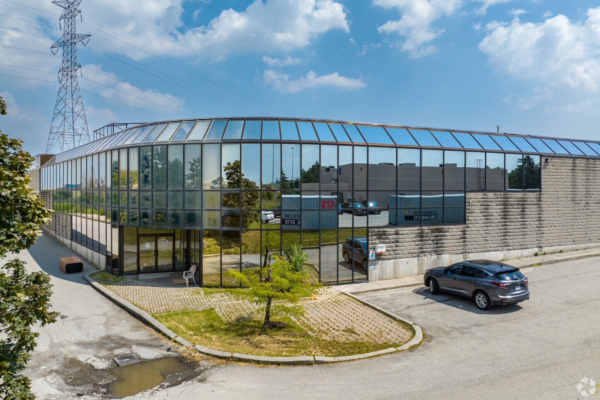 5905 Coopers Ave, Mississauga, ON à vendre Photo du bâtiment- Image 1 de 1