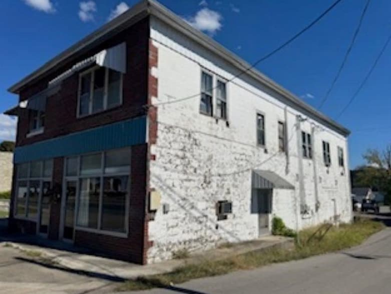 116 N Main St, Burkesville, KY for sale - Building Photo - Image 2 of 4