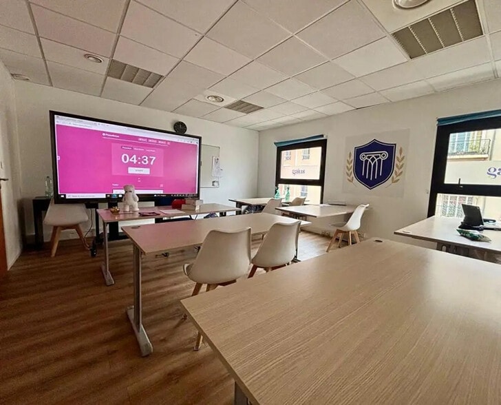 Office in Lyon for sale - Interior Photo - Image 2 of 6