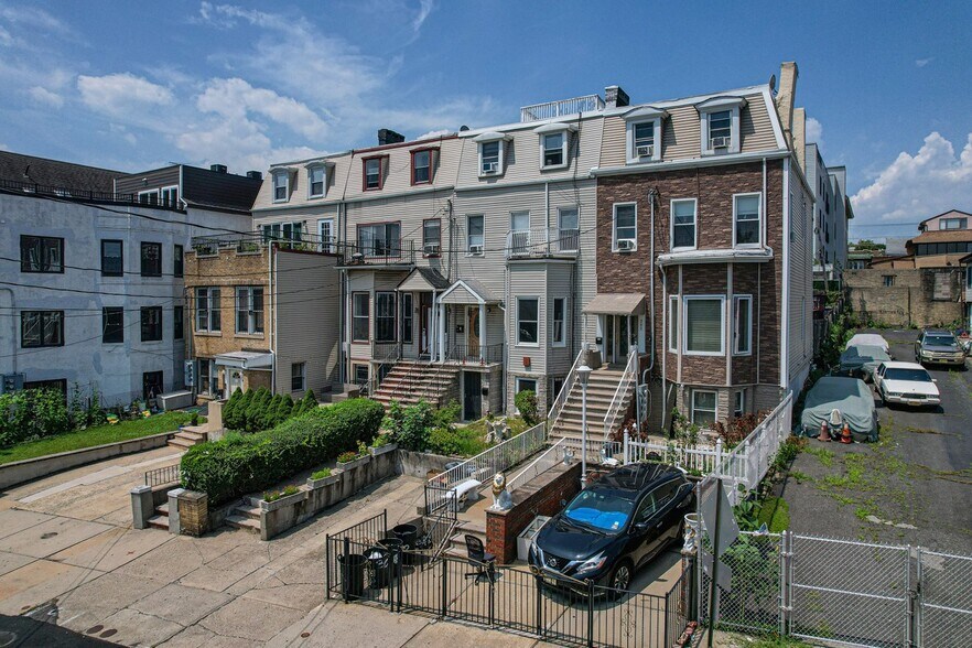 302 Paterson Plank Rd, Jersey City, NJ à vendre - Photo du bâtiment - Image 2 de 7