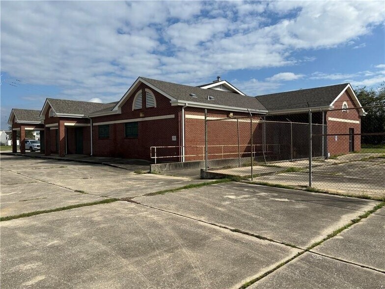 2800 E Judge Perez Dr, Meraux, LA à louer - Photo du bâtiment - Image 3 de 4