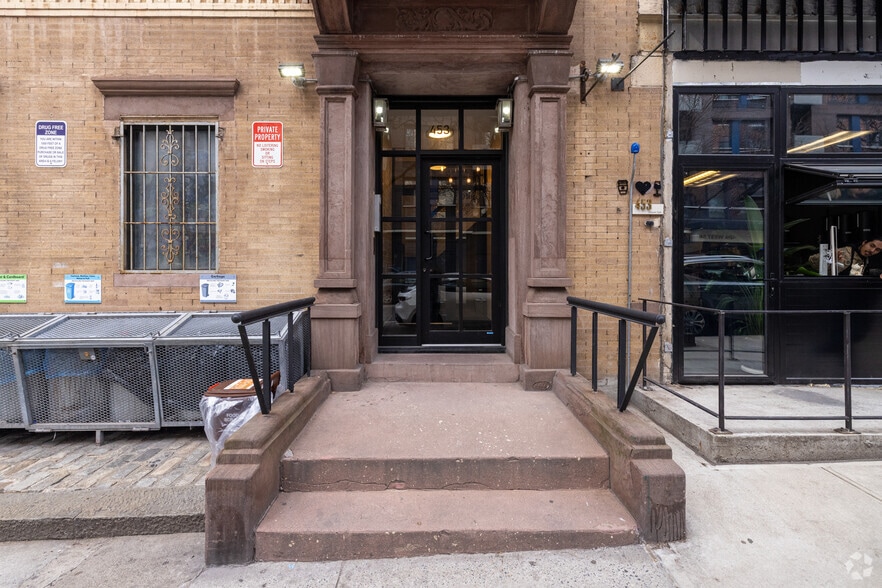 453 W 54th St, New York, NY à louer - Photo du bâtiment - Image 2 de 5