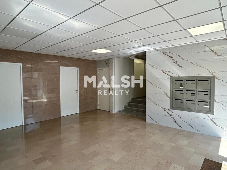 Bureau dans Écully à vendre - Photo du bâtiment - Image 3 de 18
