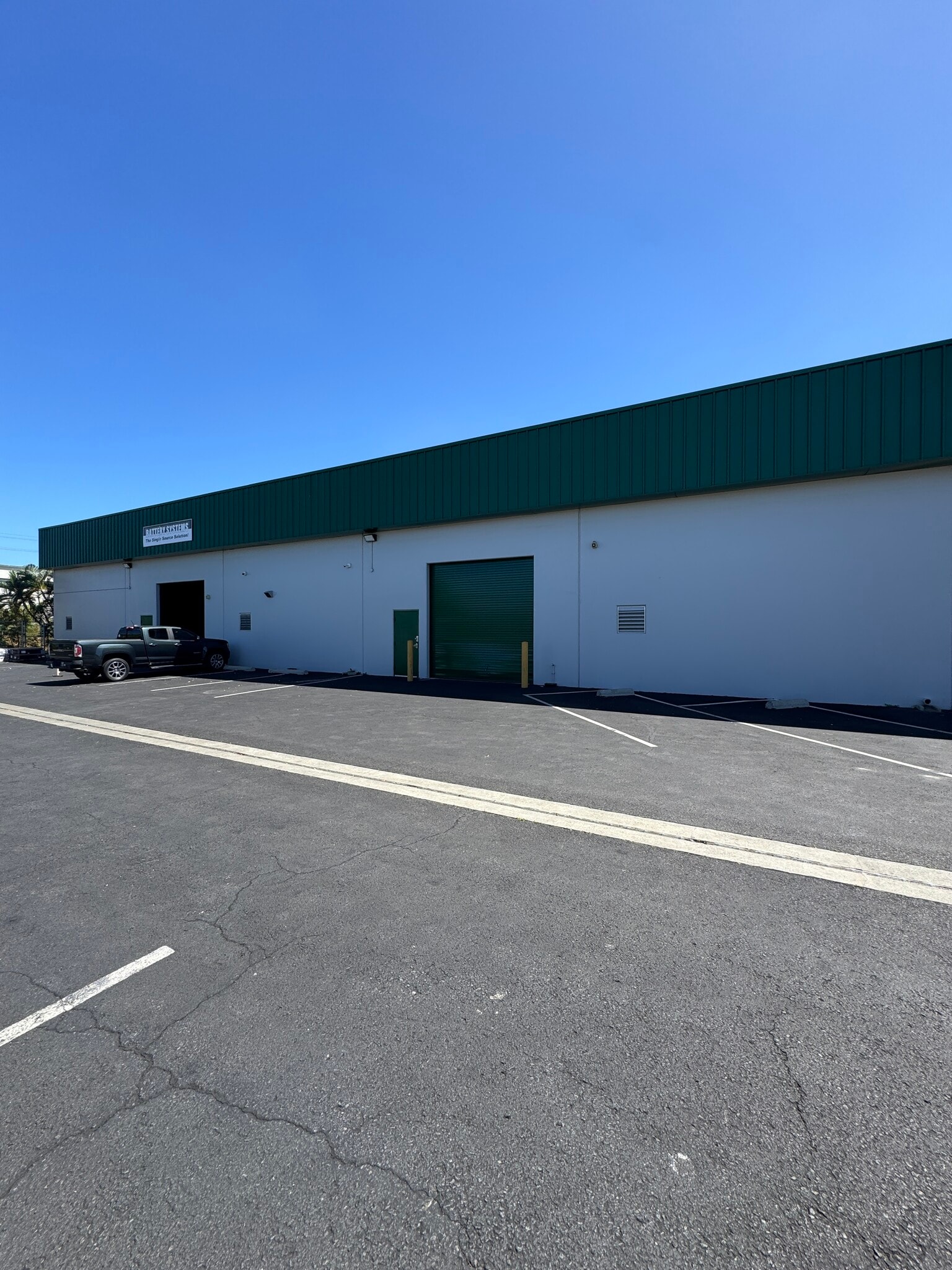 1030 Opule St, Kapolei, HI for lease Interior Photo- Image 1 of 3