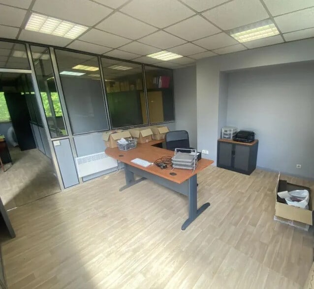 Flex in Le Bourget for lease - Interior Photo - Image 2 of 6