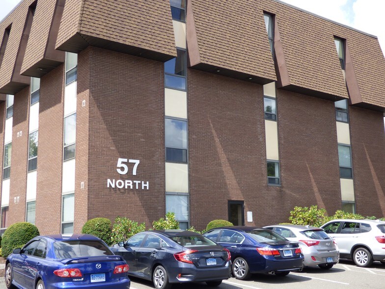 57 North St, Danbury, CT à louer - Photo du bâtiment - Image 3 de 14
