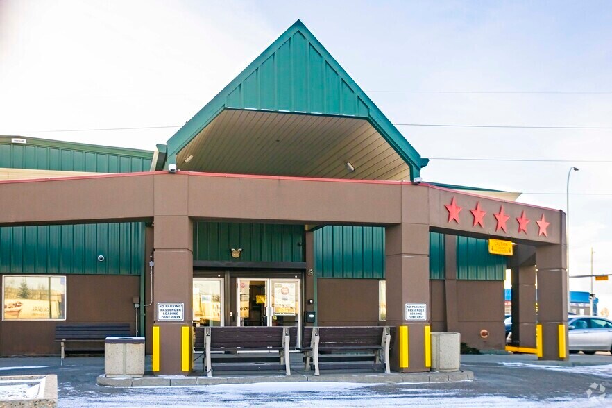 4980 25th St SE, Calgary, AB à vendre - Photo principale - Image 1 de 3