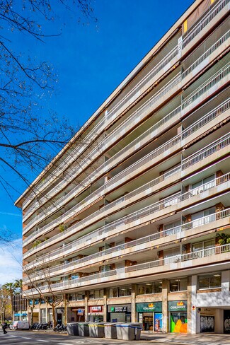 Plus de détails pour Multi-résidentiel à vendre