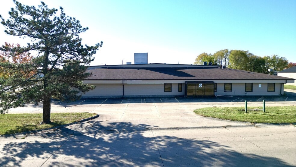 2881 E Parkway Dr, Decatur, IL à vendre - Photo du bâtiment - Image 2 de 15