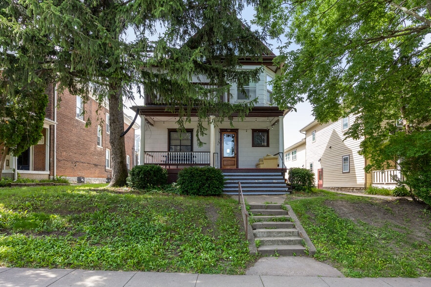 521 E College St, Iowa City, IA for sale - Primary Photo - Image 1 of 5