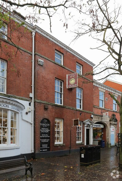 52 High St, Stone à louer - Photo du bâtiment - Image 3 de 3