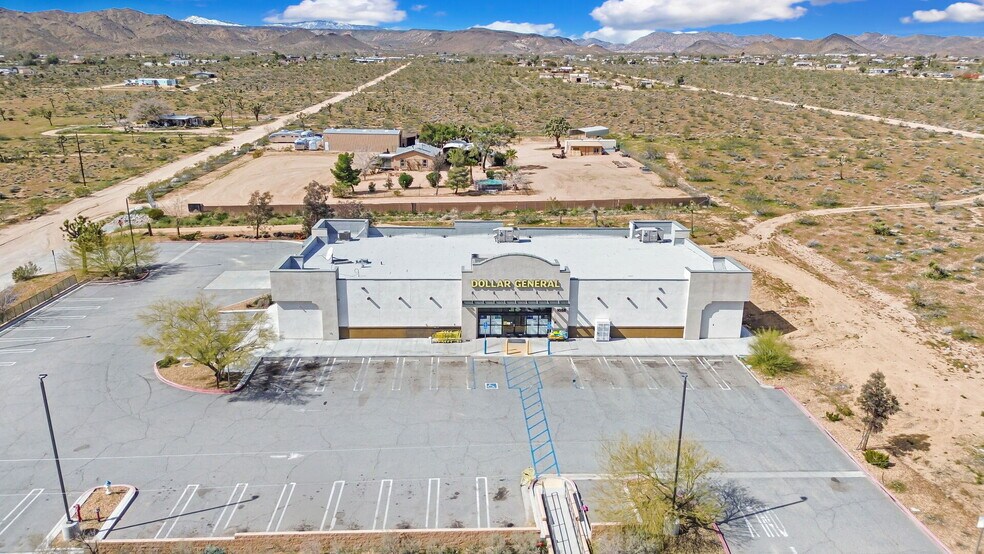 1058 Old Woman Springs Rd, Yucca Valley, CA à vendre - Photo du bâtiment - Image 2 de 7
