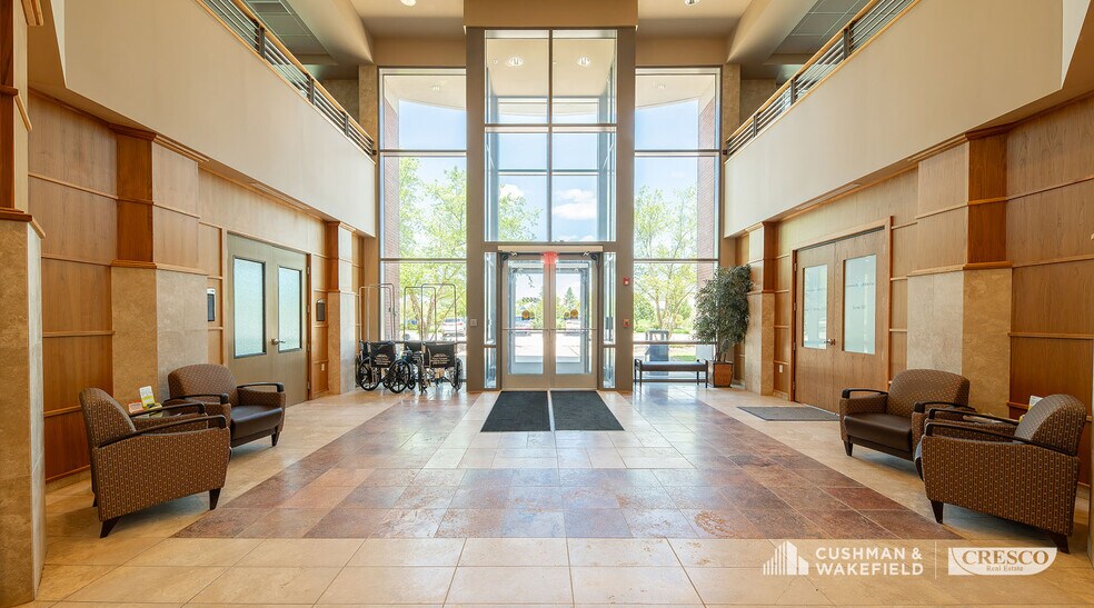 5655 Hudson Dr, Hudson, OH à louer - Photo du bâtiment - Image 3 de 15