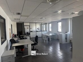 73 Rue Mathieu Dussurgey, Saint-Fons for lease Interior Photo- Image 2 of 7