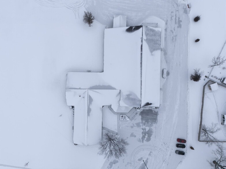 1700 Boyson Rd NE, Cedar Rapids, IA à vendre - Photo du bâtiment - Image 2 de 37