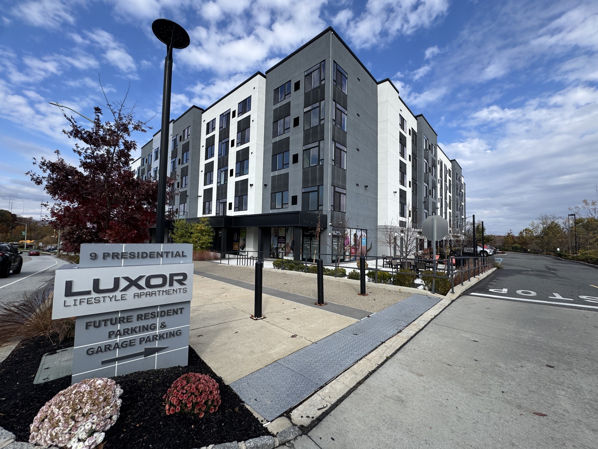 9 Presidential Blvd, Bala Cynwyd, PA for lease Building Photo- Image 1 of 2