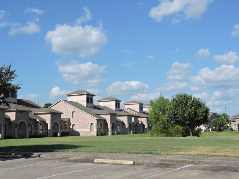 140 Eldridge Rd, Sugar Land, TX à louer - Photo du bâtiment - Image 2 de 26