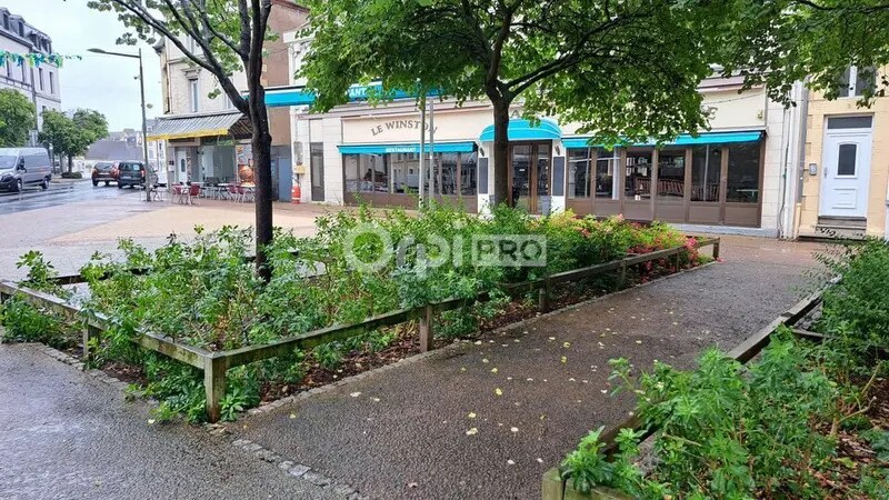 Retail in Montluçon for lease - Building Photo - Image 2 of 6