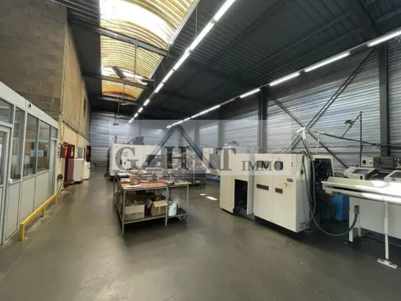Industrial in Marines for sale - Interior Photo - Image 2 of 4