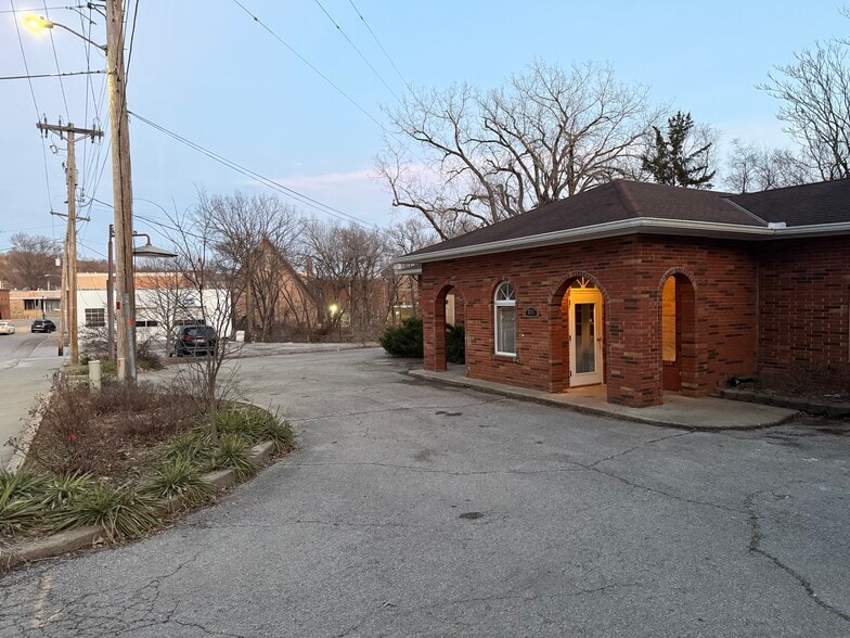321 W Broadway St, Excelsior Springs, MO for sale - Building Photo - Image 2 of 11
