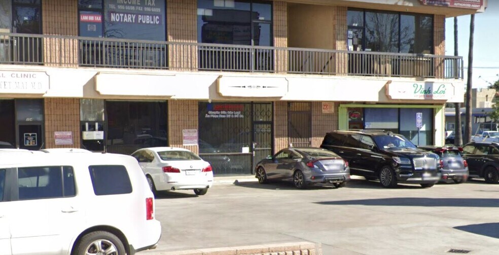 18625 Sherman Way, Reseda, CA à louer - Photo du bâtiment - Image 2 de 4