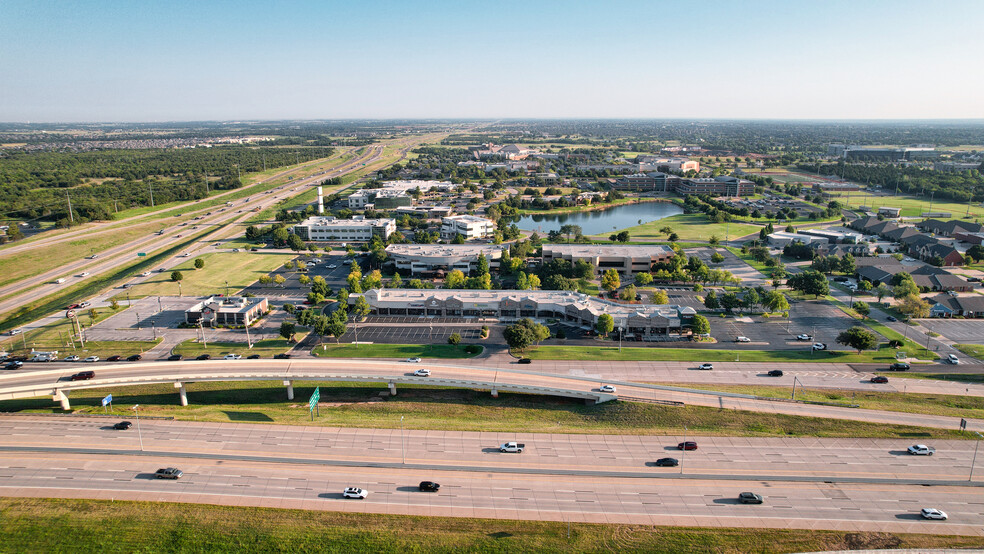 3521-3561 W Memorial Rd, Oklahoma City, OK à louer - Photo du bâtiment - Image 2 de 6