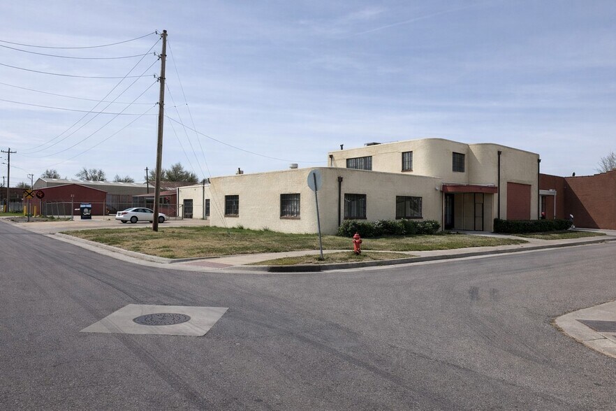 1704 NW 6th St, Oklahoma City, OK à louer - Photo du bâtiment - Image 3 de 21