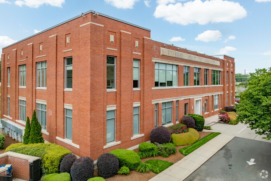 2459 Wilkinson Blvd, Charlotte, NC à louer - Photo principale - Image 1 de 34