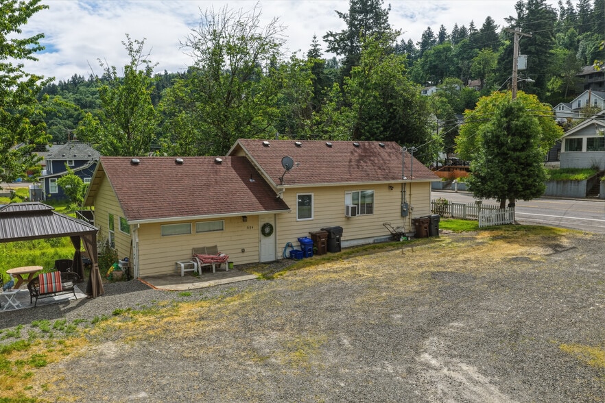715 S McLoughlin Blvd, Oregon City, OR à vendre - Photo du bâtiment - Image 2 de 21