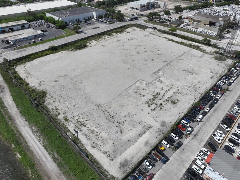 10900 NW 138th St, Doral, FL for lease - Building Photo - Image 2 of 3