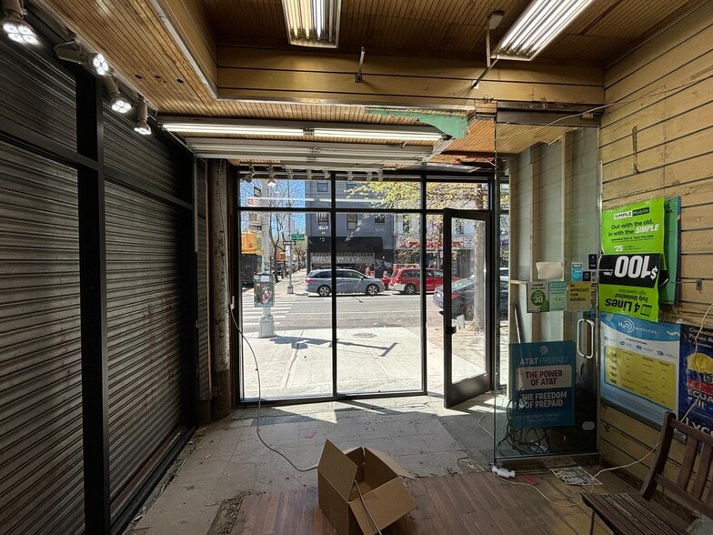 383 Knickerbocker Ave, Brooklyn, NY for lease - Building Photo - Image 2 of 6