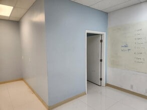 800-900 N Nimitz Hwy, Honolulu, HI à louer Photo intérieure- Image 2 de 2