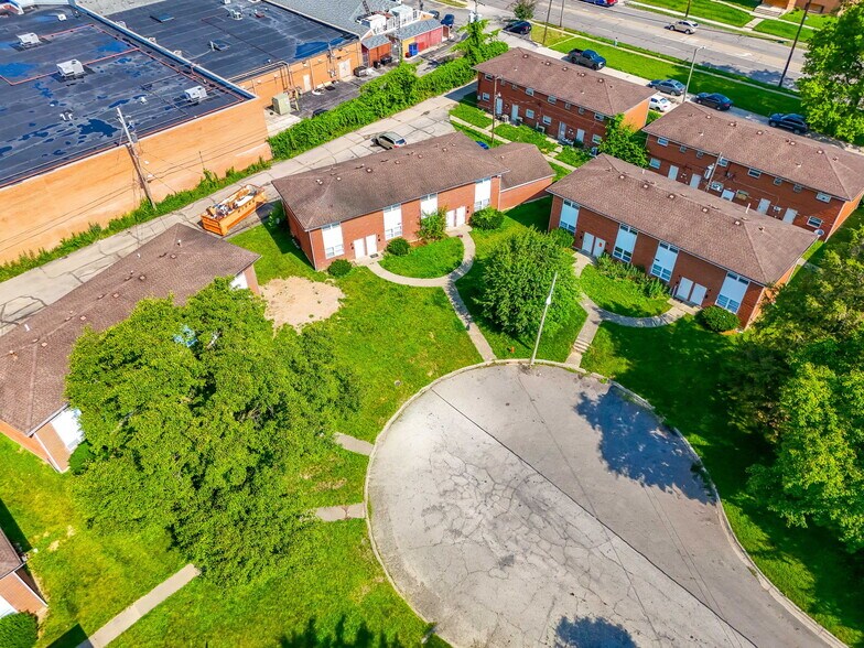 3105 Clairpoint Ct, Columbus, OH à vendre - Photo du bâtiment - Image 2 de 5