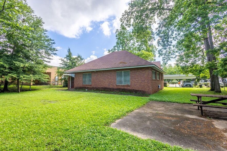 1219 N Mound St, Nacogdoches, TX for sale - Interior Photo - Image 3 of 12