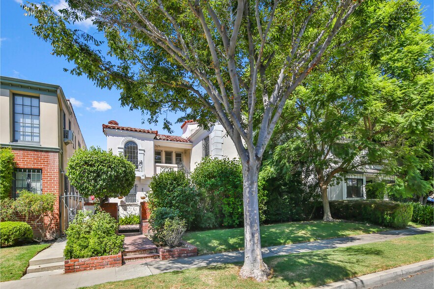 205 S Reeves Dr, Beverly Hills, CA à vendre - Photo du bâtiment - Image 2 de 14