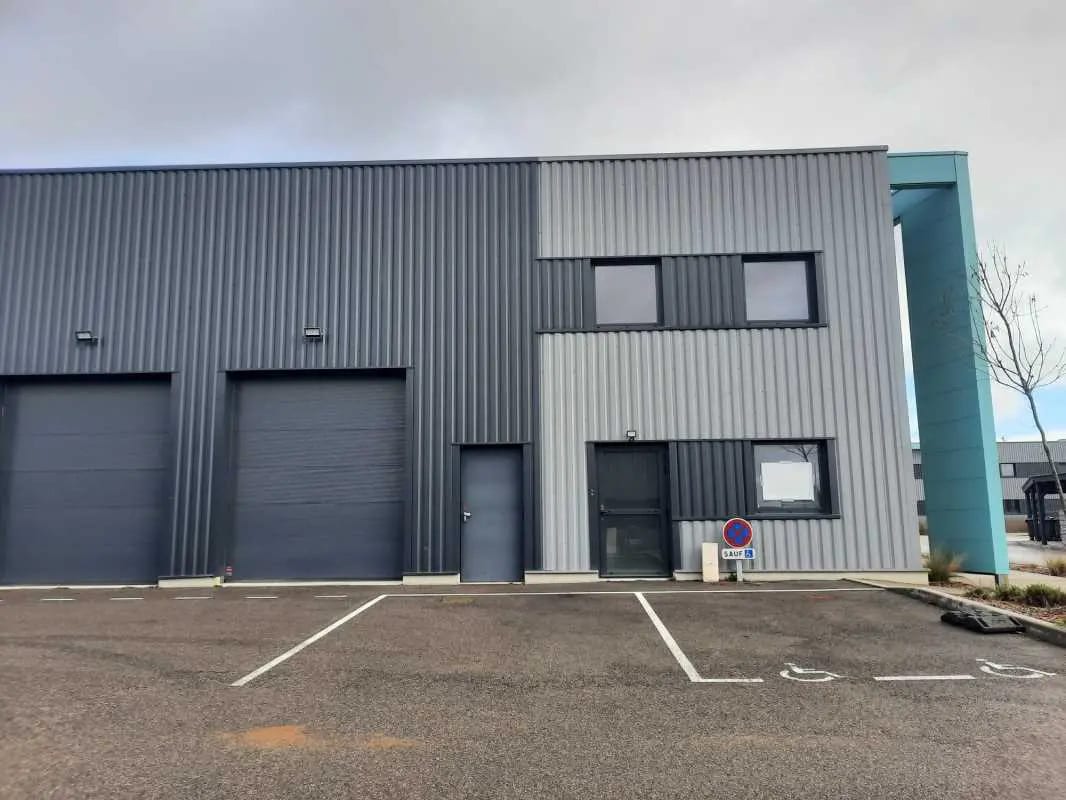 Flex in Genay for lease Building Photo- Image 1 of 8