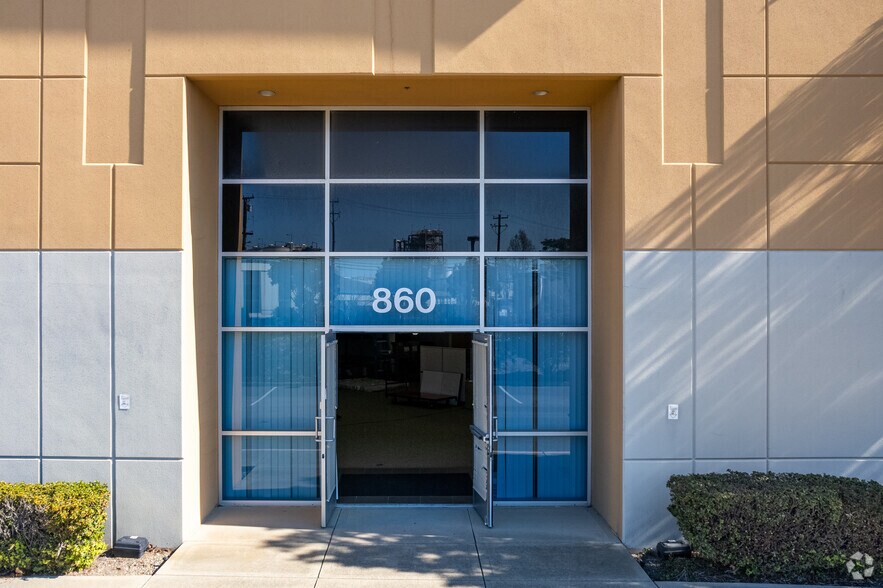 860 Harbour Way S, Richmond, CA for lease - Building Photo - Image 2 of 19