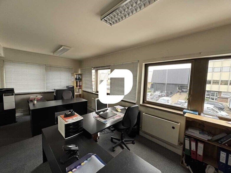 Industrial in L'HAY-LES-ROSES for lease - Interior Photo - Image 3 of 6