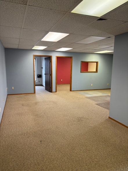 1000 8th St SE, Detroit Lakes, MN for lease - Interior Photo - Image 3 of 4