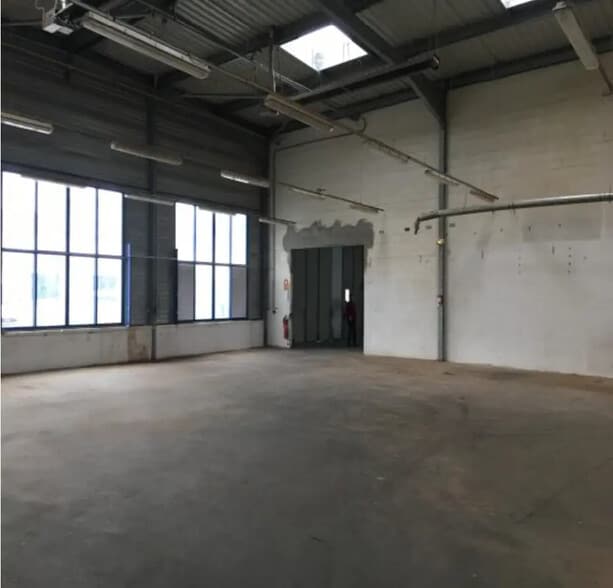 Industrial in L'ILE-SAINT-DENIS for lease - Interior Photo - Image 2 of 6