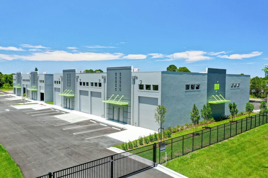 861 NE Industrial Blvd, Jensen Beach, FL à louer - Photo du bâtiment - Image 2 de 35