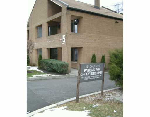 15 Third St, New City, NY à vendre - Photo du bâtiment - Image 2 de 24