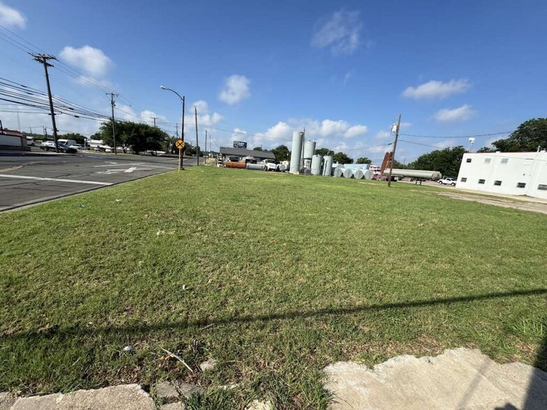 102 W Avenue D, Killeen, TX à vendre - Photo du bâtiment - Image 2 de 3