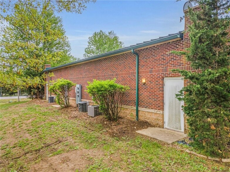 204 N 169 Hwy, Trimble, MO à vendre - Photo du bâtiment - Image 2 de 37